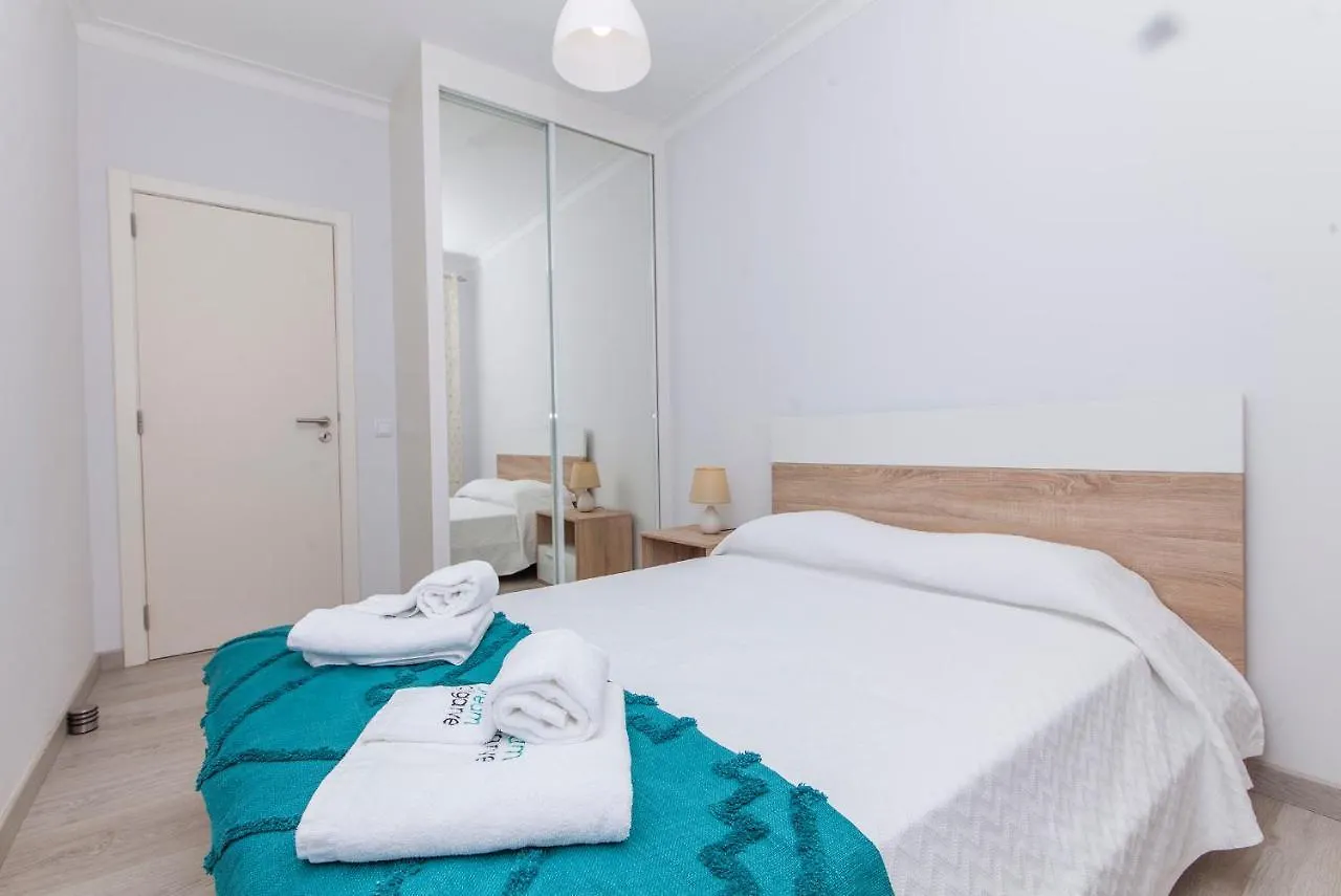 C09 - Portimao 3 Bed Holiday Apartment 0*,  Portugal
